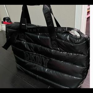 NWT DKNY WEEKENDER BAG for all those last minute travel getup getaways🧜🏽‍♀️🌊